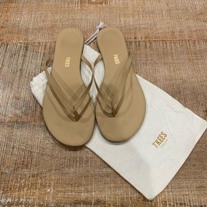 Tkees flip flops size 9